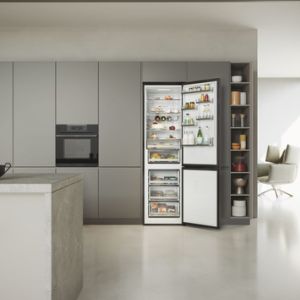 104640943_6867218771