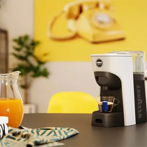 101744558_2513797618